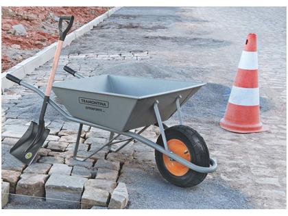 Imagem de Carrinho de Mão Extraforte com Caçamba Metálica Cinza de 65 Litros, Braço Metálico e Pneu com Câmara - 77714435 - TRAMONTINA