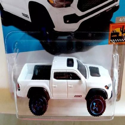 Imagem de Carrinho Hot Wheels 20 Toyota Tacoma Baja Blazers Mattel