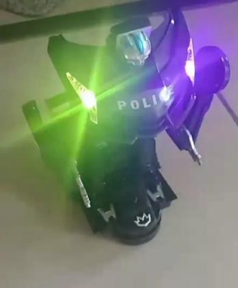 Imagem de Carrinho Super Robô Policia Transformes Com Luzes Som Bate e Volta - Envio Imediato