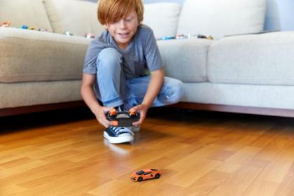Carro de brinquedo RC Hot Wheels Lamborghini Revuelto escala