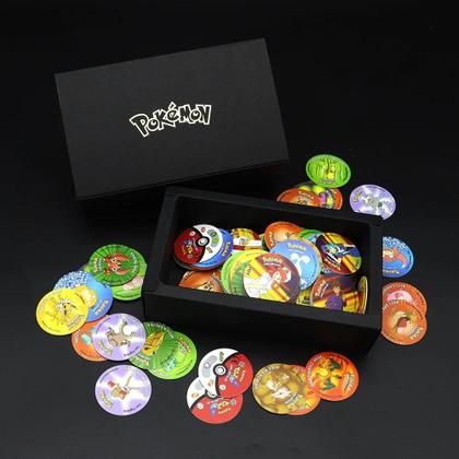 Imagem de Cartas Pokémon Tazos 1ª, 2ª E 3ª Gerações 160 100 141 Peças Pikachu Charizard Treinador Cheetos