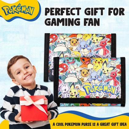 Imagem de Carteira Pokémon para meninos e meninas, bolsa infantil com três dobras, carteiras de tiras autocolantes de lona com zíper, moeda de libra e porta-cartões  com Charizard e Pikachu, ótimos presentes