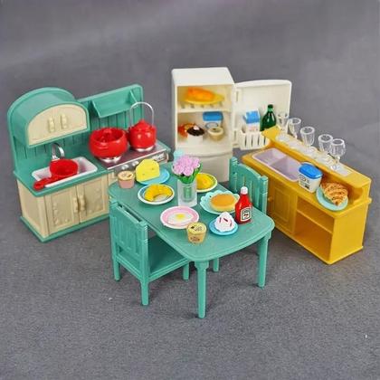 Imagem de Casa de Bonecas em Miniatura com Cozinha, Mesa de Jantar e Acessórios de Banheiro