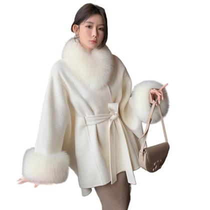 Imagem de Casaco Feminino Elegante de Lã Dupla Face com Gola e Punhos de Pele de Raposa - Outono/Inverno