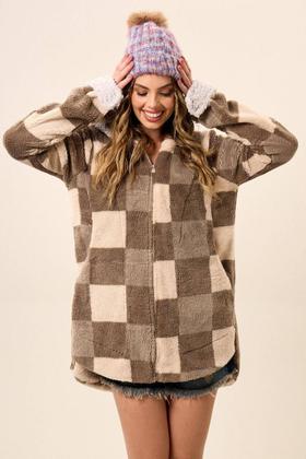 Imagem de Casaco Peluciado com Capuz Bege Xadrez Yacamim J10