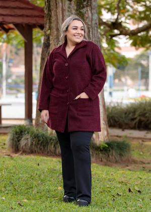Imagem de Casaco plus size feminino em boucle peluciado com bolso bordo