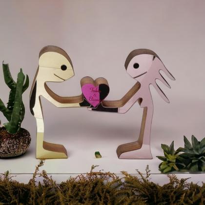 Imagem de Casal romântico escultura de madeira casamento dia dos namorados
