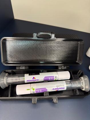 Imagem de Case Rígida Mounjaro 2 Canetas PETG Premium para Viagem Proteção Antichoque