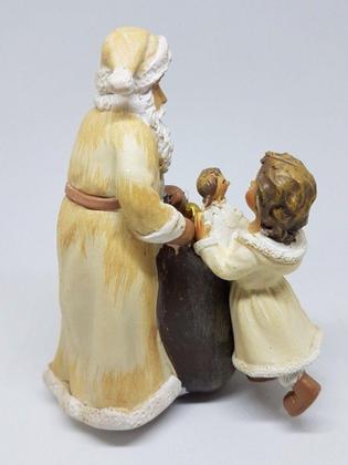 Imagem de Cenário de natal papai noel com cachorro e menina - Rota do Click