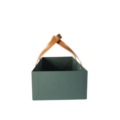 Imagem de CESTA CARTONADA CAIXA DE PRESENTE RÍGIDA COM ALÇA 30x16,5x9CM