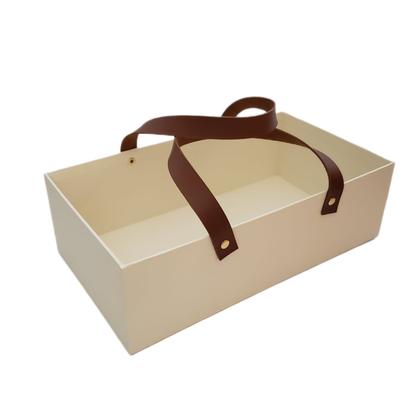 Imagem de CESTA CARTONADA CAIXA DE PRESENTE RÍGIDA COM ALÇA 30x16,5x9CM