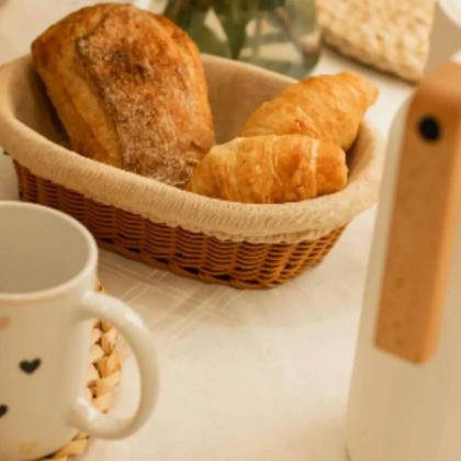 Imagem de Cesta Porta Pão Lyor 24,5x17cm Retangular Rattan Plástico Forro Tecido Cesto