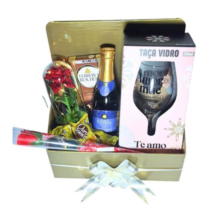 Imagem de Cesta Presente Dia das Mães com Taça, Espumante, Ferrero e Rosa Iluminada