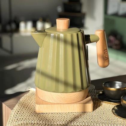 Imagem de Chaleira Elétrica Tuut Elegance de Porcelana 1,2 Litro com Base 360 Graus Cabo de Madeira e Desligamento Automático