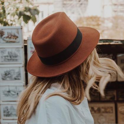 Imagem de Chapéu Fedora Caramelo Marrom Claro de Feltro Aba Média Unissex