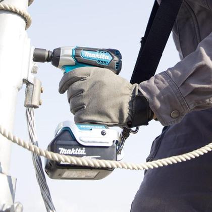 Imagem de Chave de Impacto 18V 2400 RPM Com 2 Baterias Carregador Maleta Torque 180N.m DTW180RFE Makita