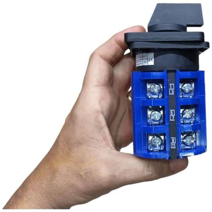 Imagem de Chave Rotativa Manual de 63a com 3 Posições 1.0.2 Trifásica Transferência Tripolar