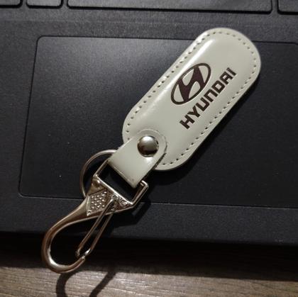 Imagem de Chaveiro Automotivo Hyundai Couro Branco Mosquetão Chave Carro Gancho Metal Argola