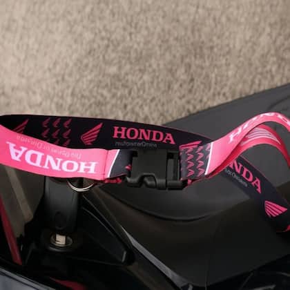 Imagem de Chaveiro Cordão Honda Rosa e Preto com Engate Rápido  Porta Chaves de Motos, Carros e Caminhões Res