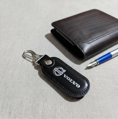 Imagem de Chaveiro Couro Preto Volvo Mosquetão Argola Chave Carro Metal