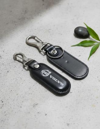 Imagem de Chaveiro Couro Preto Volvo Mosquetão Argola Chave Carro Metal