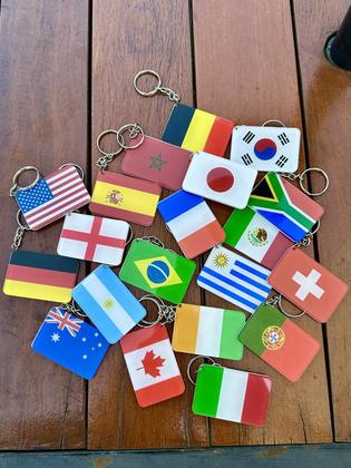 Imagem de Chaveiro Seleções da Copa do Mundo em Acrílico para Chaves Mochilas e Presentes para Fãs de Futebol