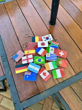 Imagem de Chaveiro Seleções da Copa do Mundo em Acrílico para Chaves Mochilas e Presentes para Fãs de Futebol