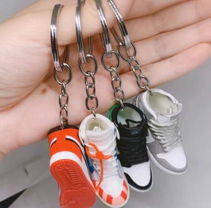 Imagem de Chaveiro Veicular Decorativo Miniatura Para Presentear Pessoas Amigos