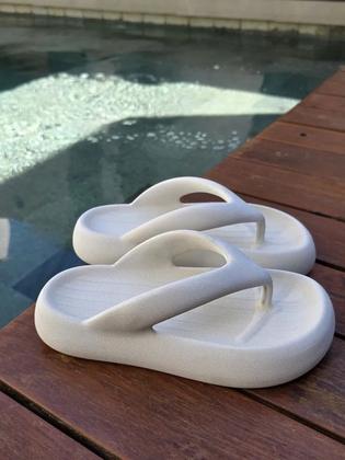 Imagem de Chinelo De Dedo Nuvem Flatform Anatômico Plataforma Off White