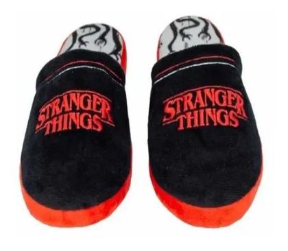 Imagem de Chinelo de Quarto com Logo Stranger Things by Zona Criativa