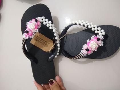 Imagem de Chinelo Havaianas decorados com perolas e manta de strass flores