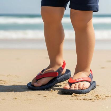 Imagem de Chinelo Infantil Acqua Print Azul Com Óculos De Sol Klin