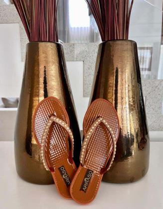 Imagem de Chinelo Sandália Rasteirinha Feminina Artesanal Com Pérolas Arraso