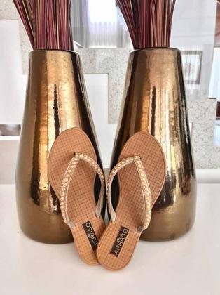 Imagem de Chinelo Sandália Rasteirinha Feminina Artesanal Com Pérolas Arraso