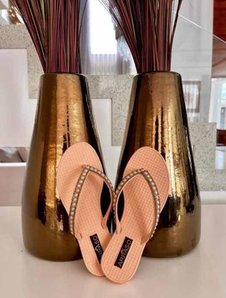 Imagem de Chinelo Sandália Rasteirinha Feminina Artesanal Com Pérolas Arraso