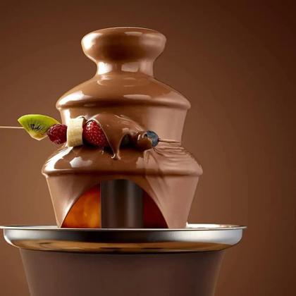 Imagem de Chocolate fondue fonte três camadas de chocolate derretimento com aquecimento  derreter cachoeira pote torre de fusão