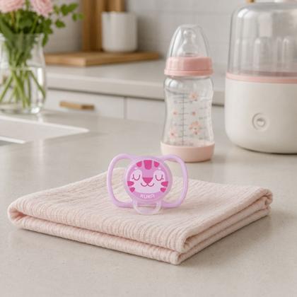 Imagem de Chupeta Bico Silicone Universal Suporte 360 Escudo Ventilado Fresh 6m+ Kuka - Rosa