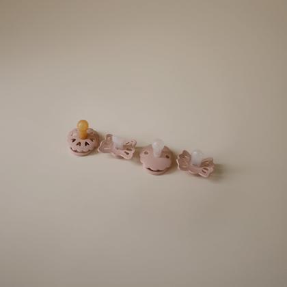 Imagem de Chupeta FRIGG Baby's First Floral Heart, pacote com 4 unidades, de 0 a 6 meses