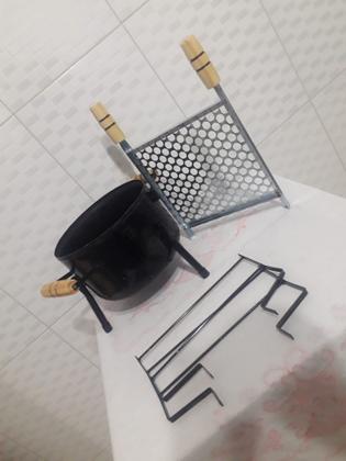 Imagem de Churrasqueira Botijão a Carvão De Mesa Redondinha  C/Grelha Portátil P/Camping Pesca Apartamento