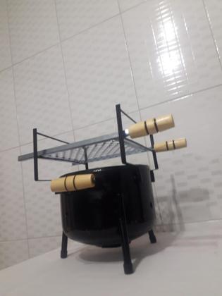 Imagem de Churrasqueira Botijão a Carvão De Mesa Redondinha  C/Grelha Portátil P/Camping Pesca Apartamento
