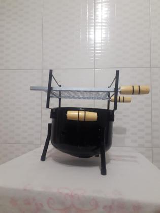 Imagem de Churrasqueira Botijão a Carvão De Mesa Redondinha  C/Grelha Portátil P/Camping Pesca Apartamento