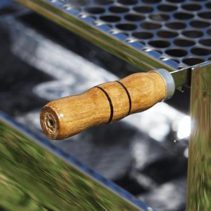 Imagem de Churrasqueira Inox Portatil Dobravel Fechada com Alça de Laterais e Grelha Inox I N1