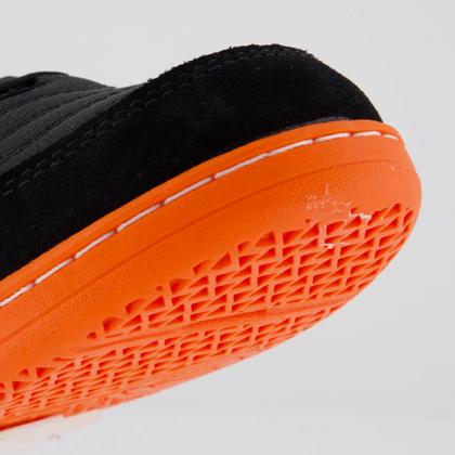 Imagem de Chuteira Umbro Pro 5 Bump Club Futsal Preta e Laranja