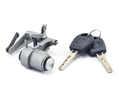 Imagem de Cilindro Com Chave do Porta Malas Polo Hatch 2002 a 2014 Golf 2008 a 2013 Caçamba Saveiro G5 G6 2010 a 2016