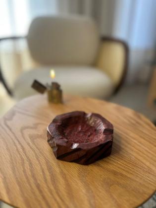 Imagem de Cinzeiro de Madeira Artesanal com Design Vintage