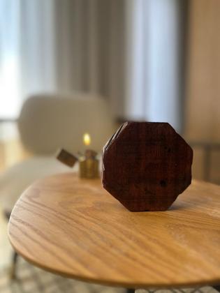 Imagem de Cinzeiro de Madeira Artesanal com Design Vintage