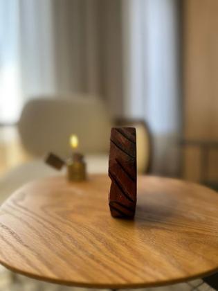 Imagem de Cinzeiro de Madeira Artesanal com Design Vintage