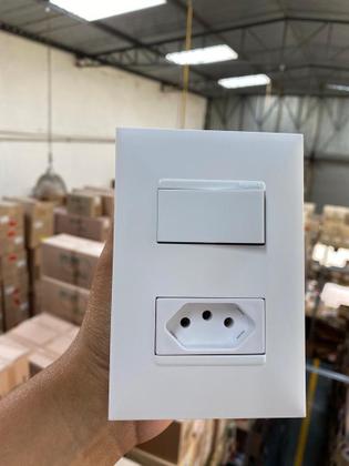 Imagem de Cj Interruptor Paralelo + Tomada 20A 4X2 Pial Plus + Branco