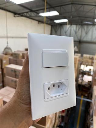 Imagem de Cj Interruptor Paralelo + Tomada 20A 4X2 Pial Plus + Branco