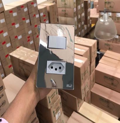 Imagem de Cj Paralelo + Tomada 10A 4X2 - Recta Espelhada Prata Gloss